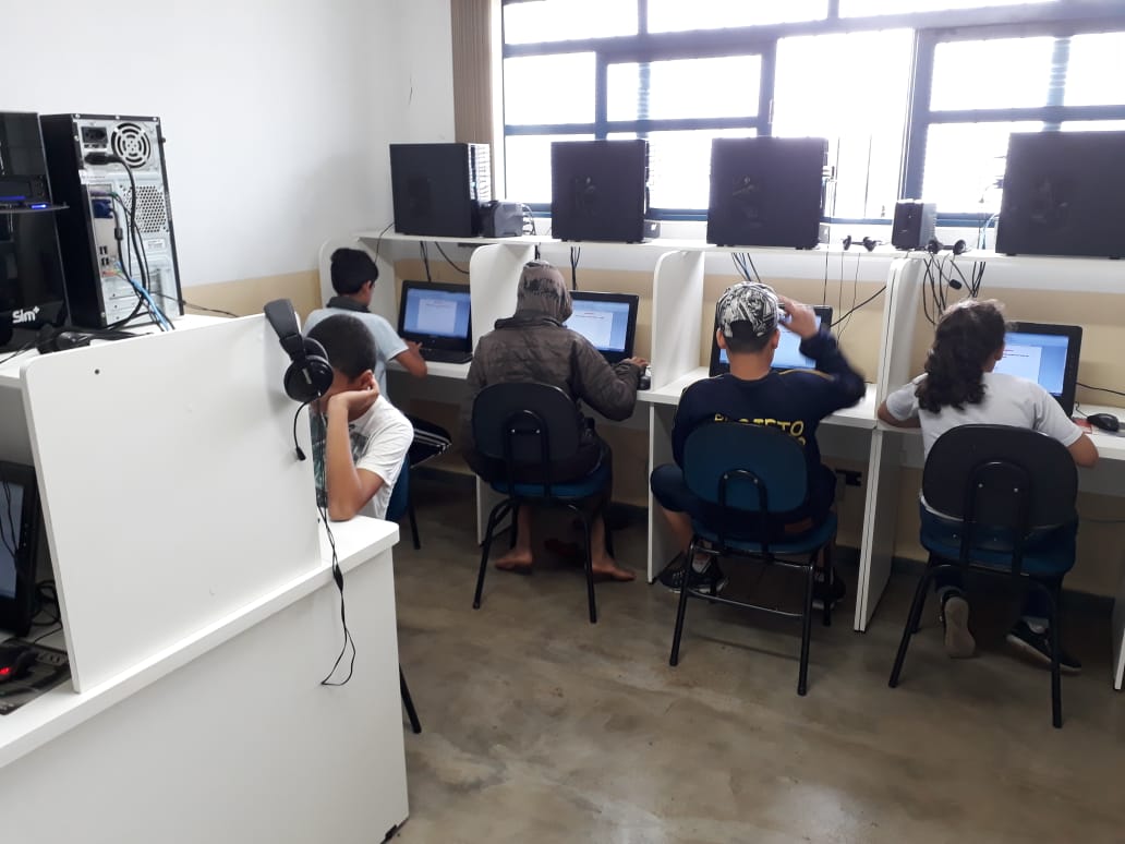 Aula de informática para crianças de 6 à 14 anos – Notícias – ADESAI ...