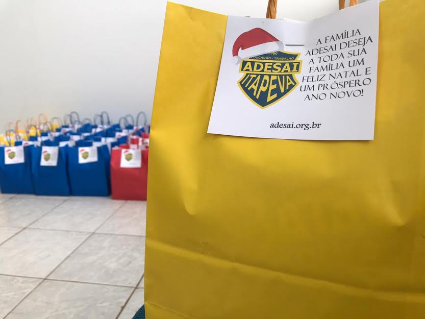 1 A ADESAI realiza a entrega de Kit de Natal