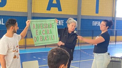 Dia de aprender sobre “Relações Étnicas Raciais” com a professora Silvia Marques de uma madeira lúdica e deliciosa!